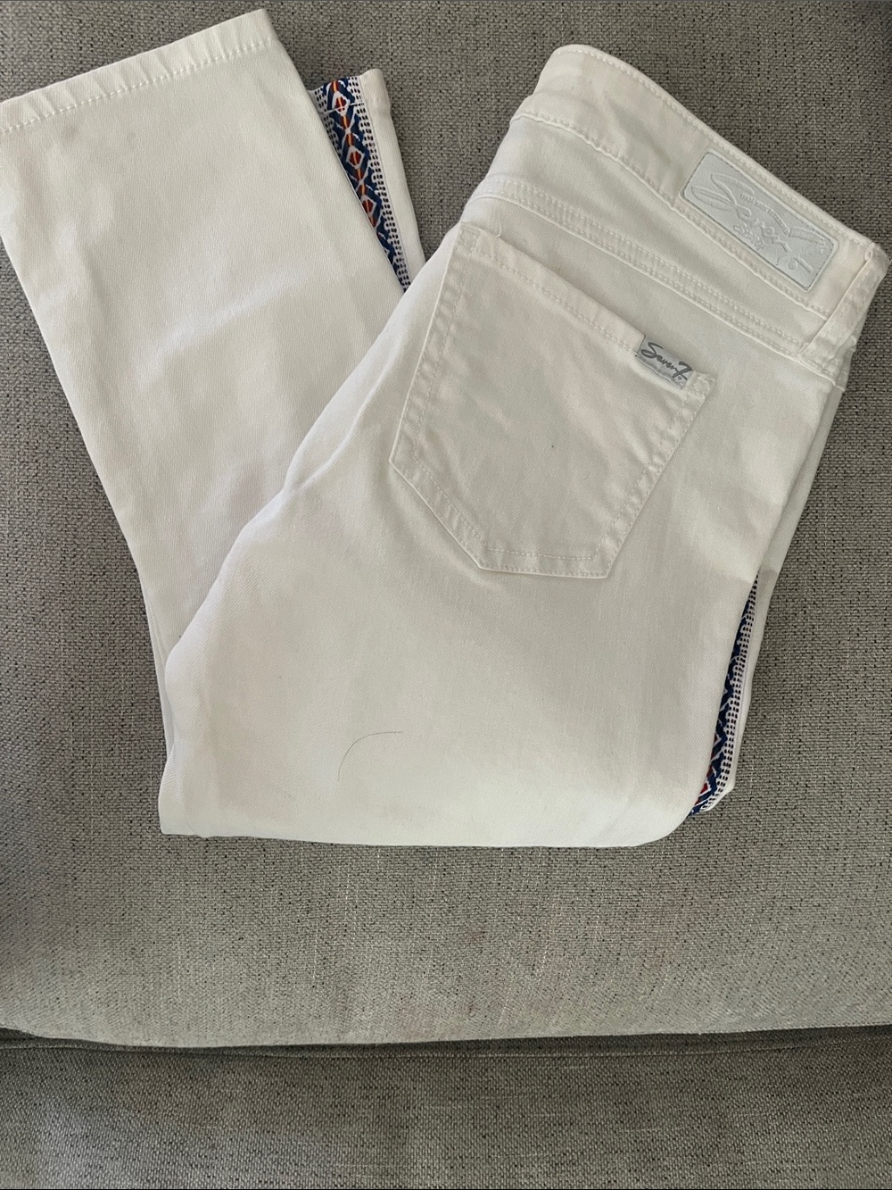 7 For All Mankind White capri Women’s Jeans with Patterned Side Trim